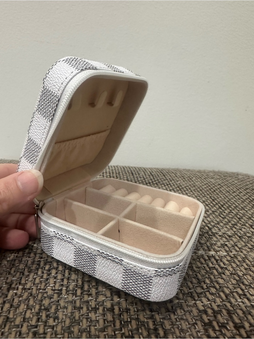 White Checkered Travel Jewelry Case - Picture 5 of 7